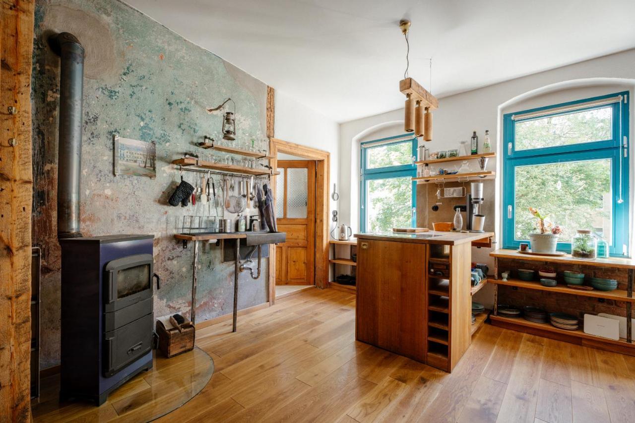 The Upholstery Tinyhouse Deluxe Eco Chalet Kreativ Citynah เคมนิตซ์ ภายนอก รูปภาพ