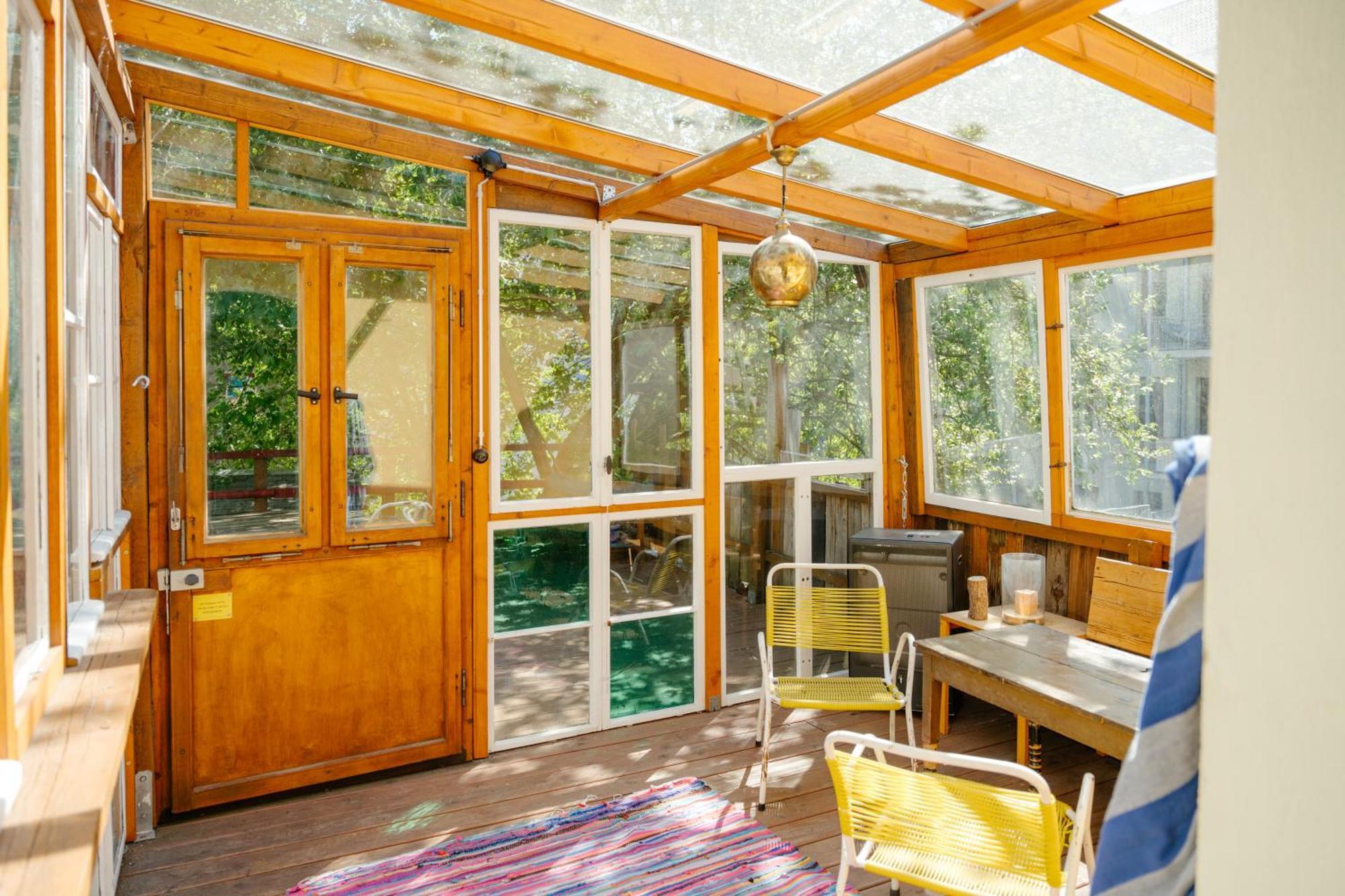 The Upholstery Tinyhouse Deluxe Eco Chalet Kreativ Citynah เคมนิตซ์ ภายนอก รูปภาพ