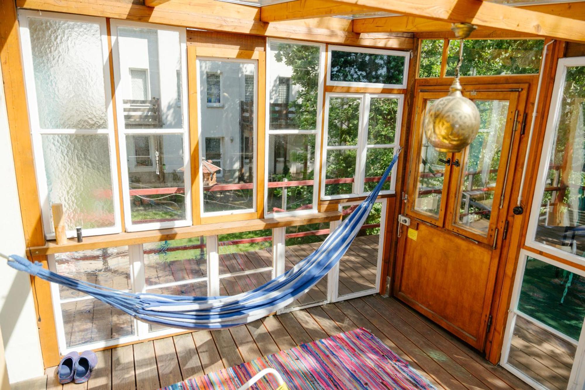 The Upholstery Tinyhouse Deluxe Eco Chalet Kreativ Citynah เคมนิตซ์ ภายนอก รูปภาพ