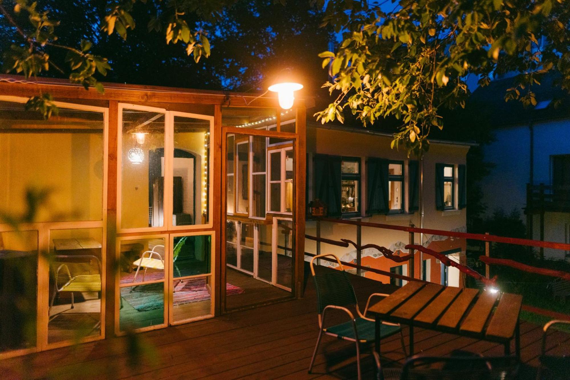The Upholstery Tinyhouse Deluxe Eco Chalet Kreativ Citynah เคมนิตซ์ ภายนอก รูปภาพ