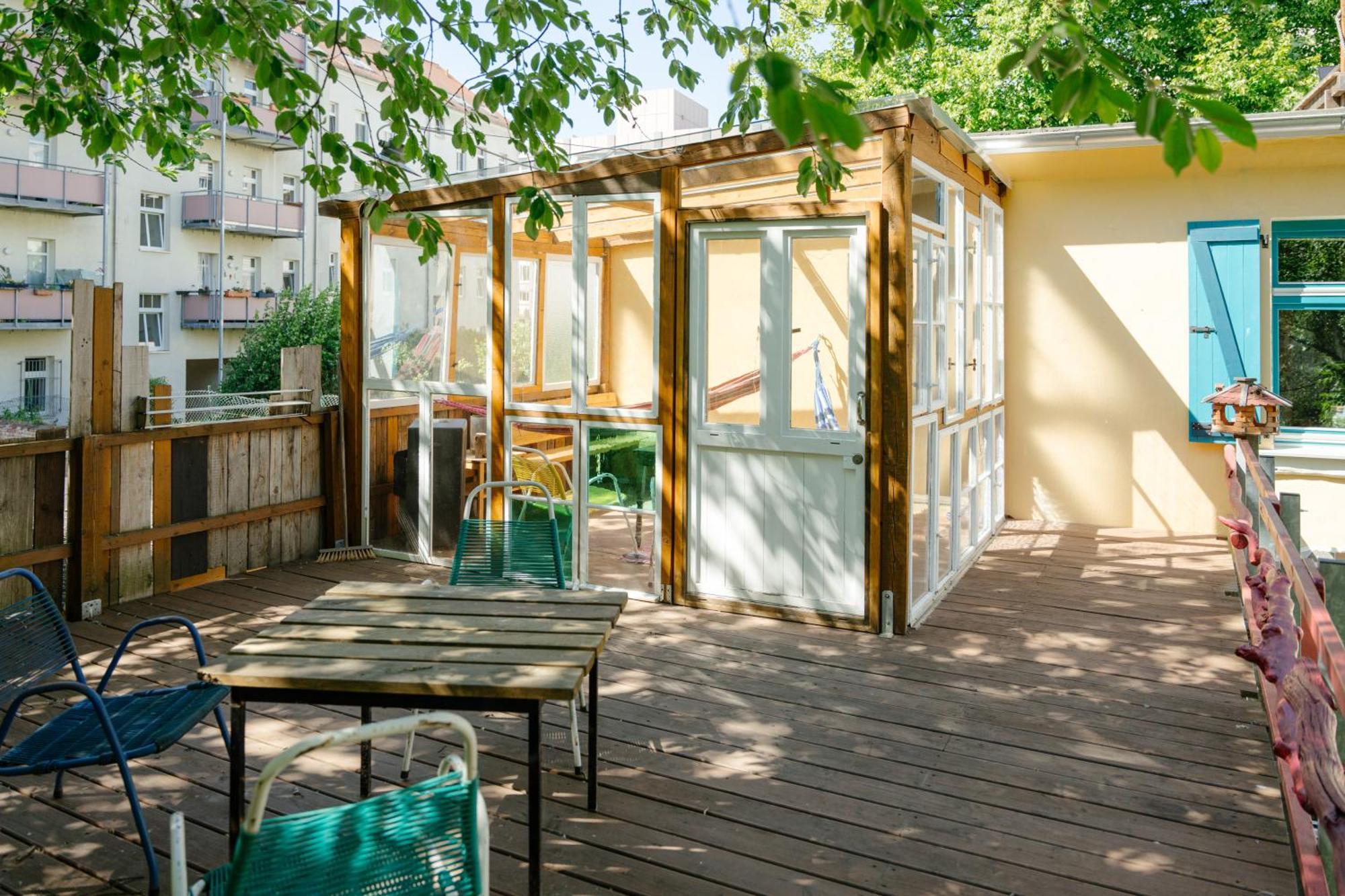 The Upholstery Tinyhouse Deluxe Eco Chalet Kreativ Citynah เคมนิตซ์ ภายนอก รูปภาพ