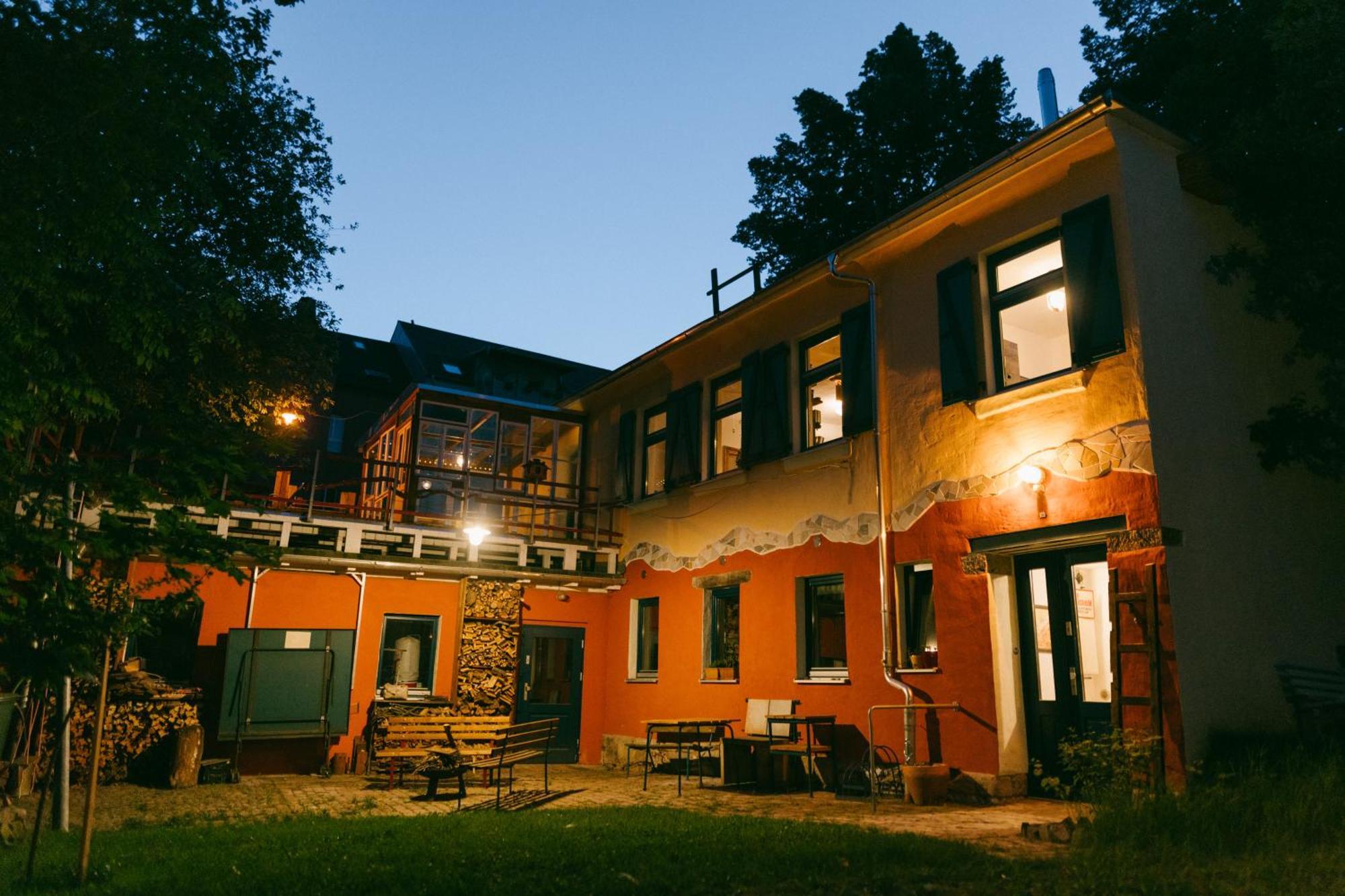 The Upholstery Tinyhouse Deluxe Eco Chalet Kreativ Citynah เคมนิตซ์ ภายนอก รูปภาพ