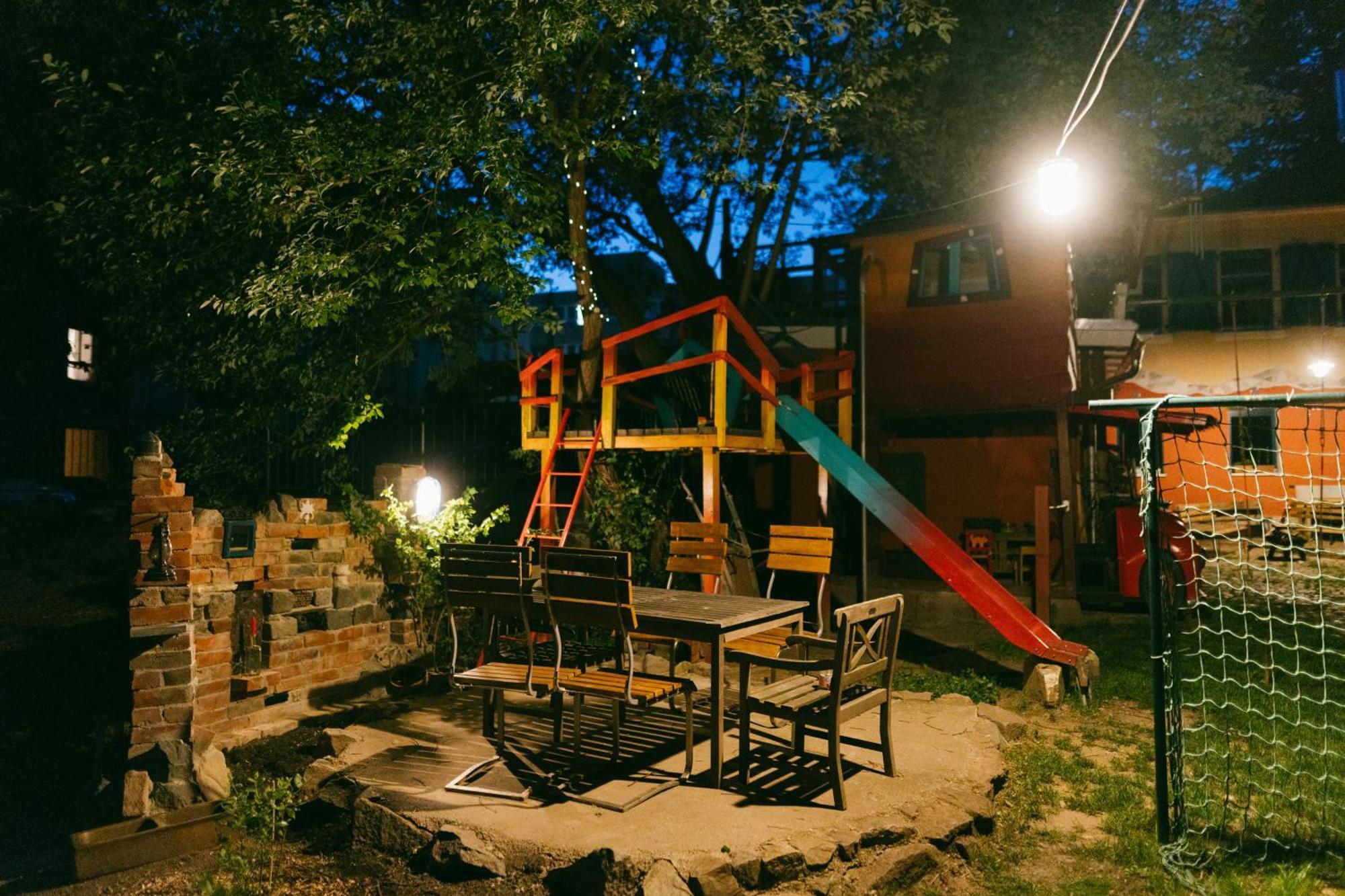 The Upholstery Tinyhouse Deluxe Eco Chalet Kreativ Citynah เคมนิตซ์ ภายนอก รูปภาพ