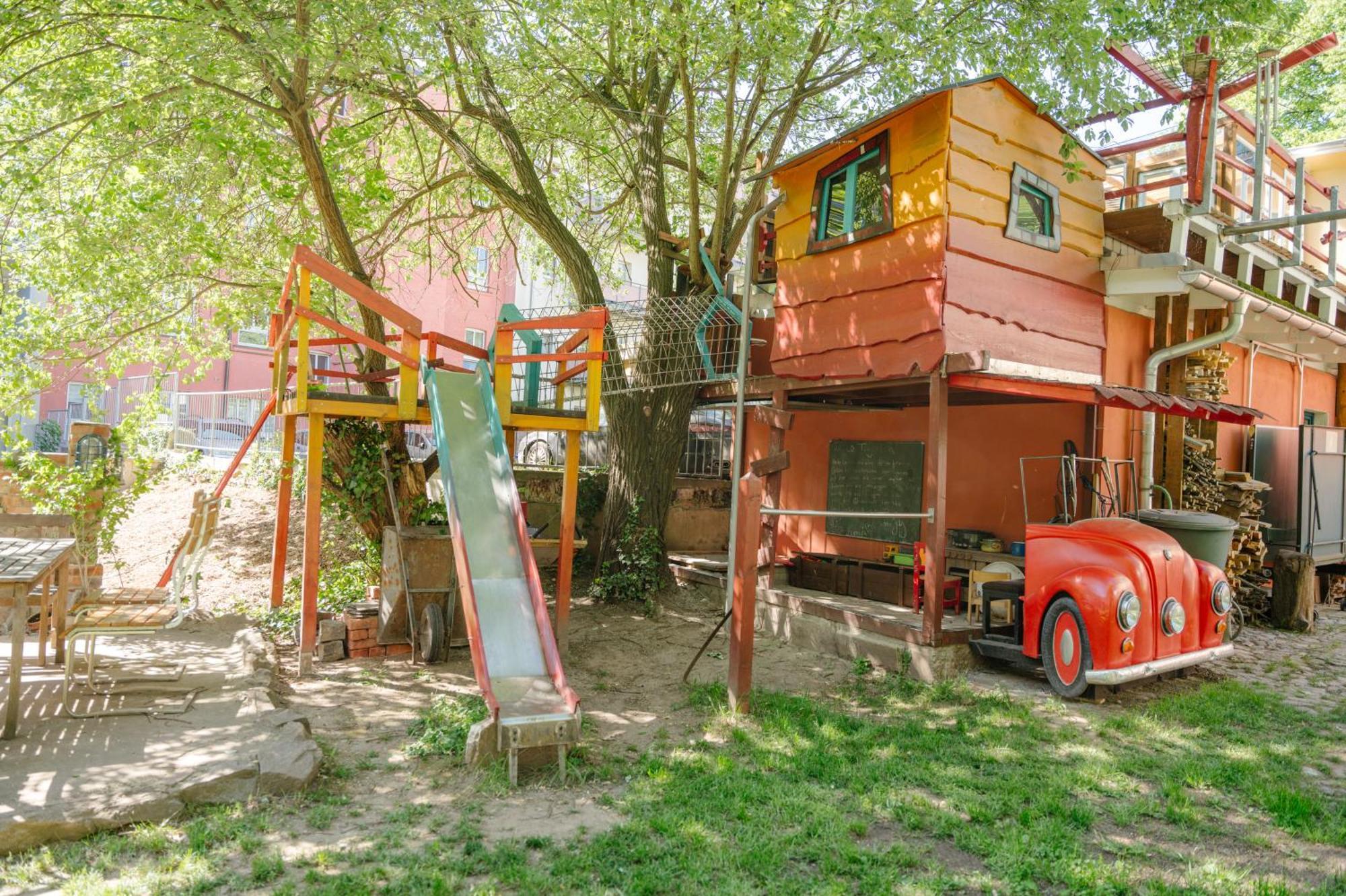 The Upholstery Tinyhouse Deluxe Eco Chalet Kreativ Citynah เคมนิตซ์ ภายนอก รูปภาพ